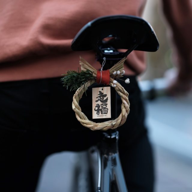 新春自転車「走福」しめ飾りで新年を迎えよう