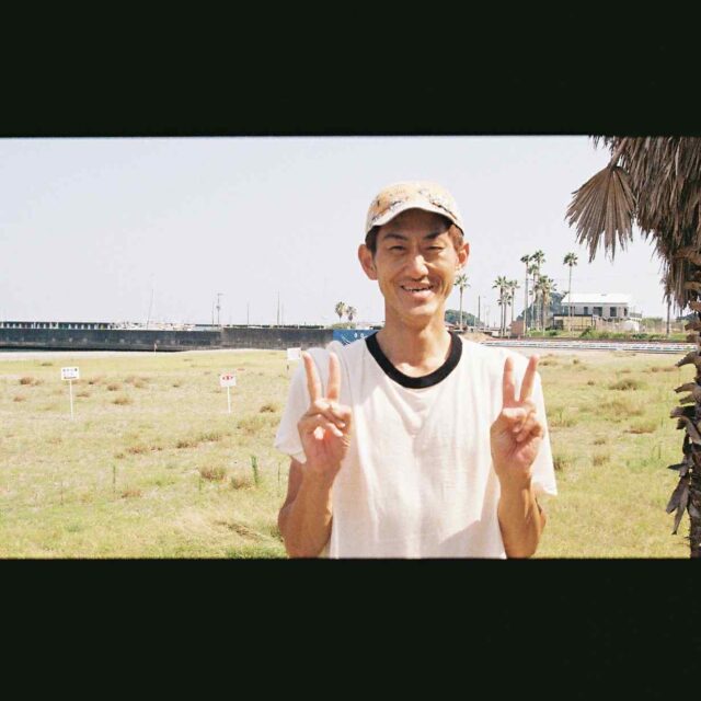 【#BIKEto前原横渚海岸】ウォールアートな壁を背に、ピースで語る夏模様