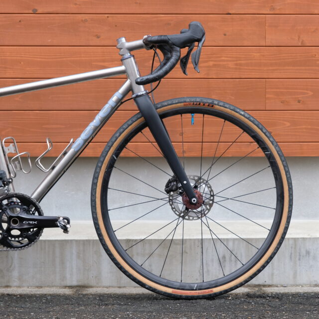 【SEVEN CYCLES A-Frame Gravel+Road 743】ワンポイントジオメトリー比較 / ヘッドアングルとフォークオフセットとトレール値